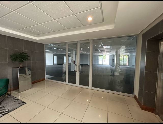 658M² OFFICE TO LET IN BRYANSTON